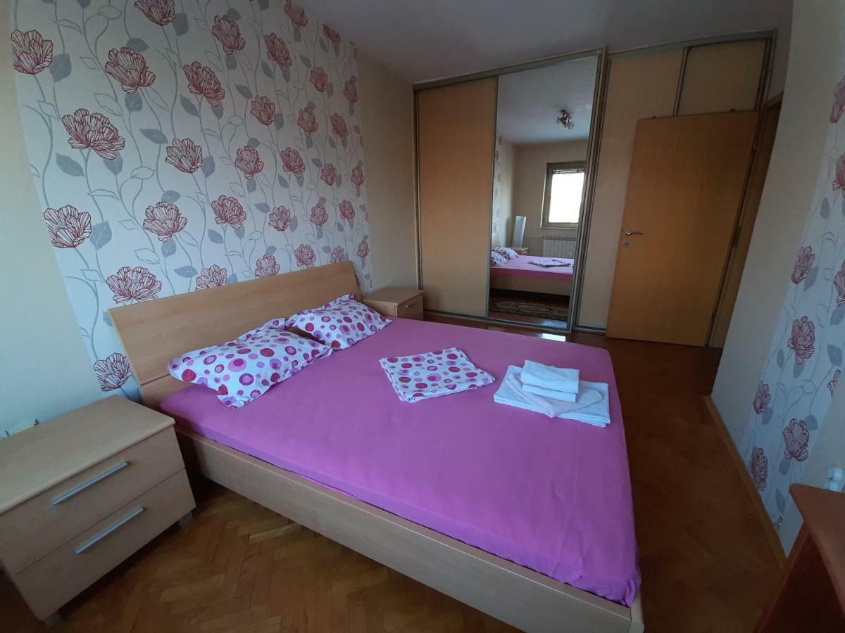 Square Exclusive Apartment 3N Skopje Exteriör bild